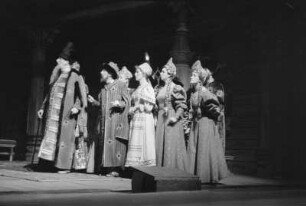 Szenenbilder aus "Die Brautschau" von J. S. Miljutin mit F. Kronström, M. Ladyka a. G., M. Dorka a. G., J. Siegl, J. Bergmann, A. Göse a. G., Metropol-Theater,