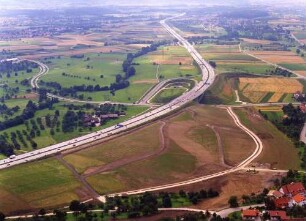Alter Aichelbergviadukt abgebrochen Trassierung in der Luftaufnahme, Alte Strecke rekultiviert.