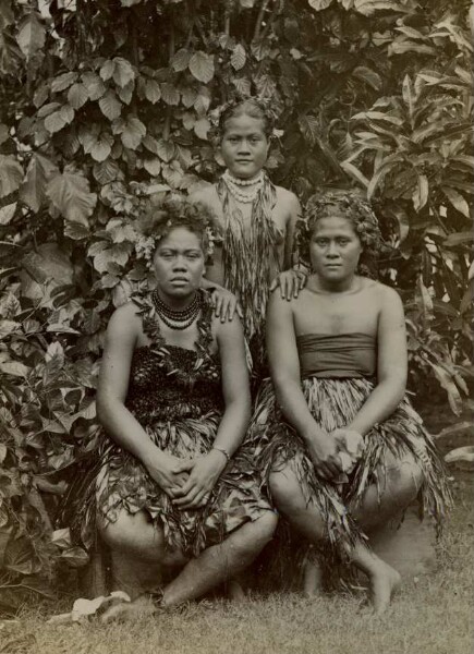 "drei Frauen, Samoa-Inseln"