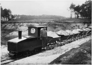 Montania-Motorlokomotive, in Betrieb : Technikgeschichte | Maschinenbau | Verkehrswesen | Eissenbahnwesen | Kleinbahnen (Lokomotiven und Wagen)
