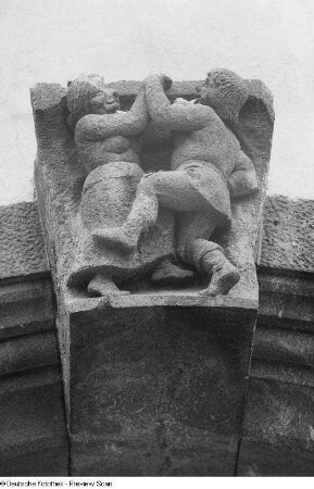 Schlußstein mit Relief