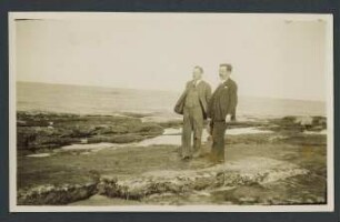 Dr. Rosenstein und Gotthold Weil am Strand von Tel Aviv