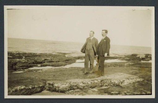 Dr. Rosenstein und Gotthold Weil am Strand von Tel Aviv