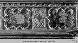 Polyptychon : Szenen aus dem Alten Testament auf dem Rahmen oberhalb der Predella