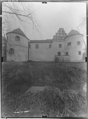 Sallgast. Ehem. Wasserschloß (M. 16. Jh. Umbau 1911; B. Ebhardt). Ansicht von Nordost