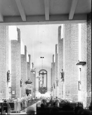 Elbing / Elblag (Polen), unbek. Kirche, Inneres: Blick durch das Hauptschiff