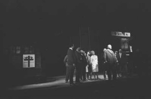Szenenbilder aus "Der Besuch der alten Dame", tragische Komödie von Friedrich Dürrenmatt. Volksbühne Berlin, 24.02.1965
