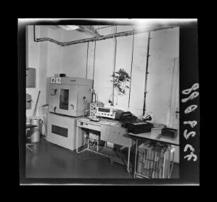 Technische Geräte in der Fertigung Diode, Foto Juni 1973