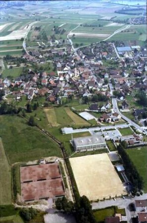 Freiburg, Hochdorf: von Süden, mit Sportanlagen