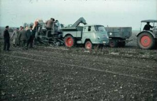Eicher-Mobil mit Kartoffelvollernter
