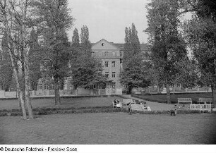 Rückansicht mit Park