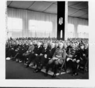 Raumbildband. Reichsparteitag der Arbeit. 100 Bilder. Eröffnung des Parteikongress.