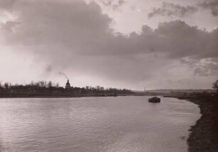 Dresden-Ostragehe. Blick vom rechten Elbufer abwärts auf Städt. Vieh- und Schlachthof (unterhalb Marienbrücke)
