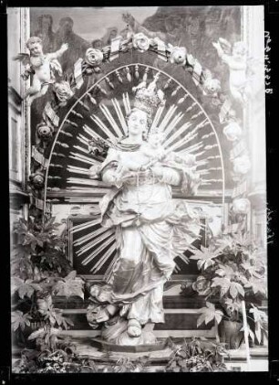 Pfarrkirche; Madonna von nördlichem Seitenaltar