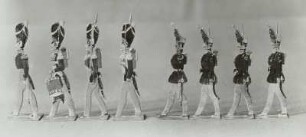 Gruppe von 8 Zinnsoldaten (Grenadiere in der Uniform des 18. Jh.)