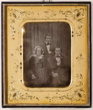 Mary Ann Krüß, geb. Gabory (1795-1858) mit ihren Söhnen Edmund Johann und William Andres