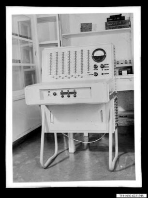 ….. - Sortier-Gerät, Front; Foto 1962