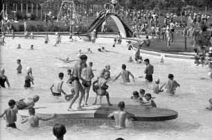 Badebetrieb im Durlacher Turmbergbad.