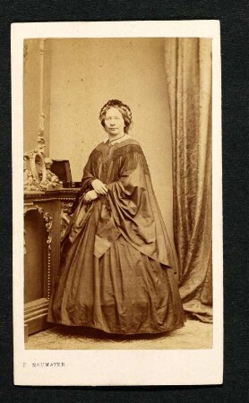 Porträt Mathilde Westermayer : Foto-/Bildersammlung Stenografische Sammlung. Porträt Mathilde Westermayer. Photographie. Carte de visite (um 1863; F. Neumayer). Dresden: SLUB P a 0597
