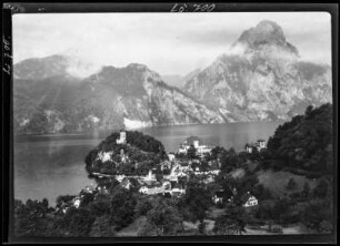 Traunkirchen, Österreich. Blick von Westen auf Traunkirchen und den Traunsee