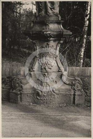 Sockel eines Denkmals von Schloss Heinrichau