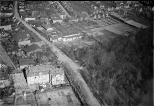 Dessau, Villa und Gebäude hinter den Bauhaus-Meisterhäusern