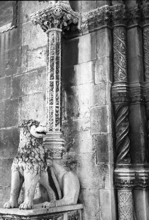 Sibenik: Dom, venezianischer Löwe am Portal
