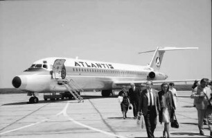 Mihail Kogalniceanu [Kreis Constanta]: Maschine der Atlantis, auf dem Flugplatz