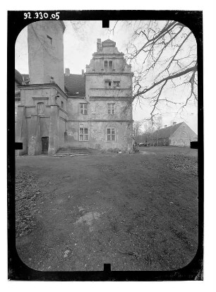 Groß Polzin-Quilow. Herrenhaus (2. H. 16. Jh., Umbau A. 17. Jh.). Hofseite (Teilansicht)
