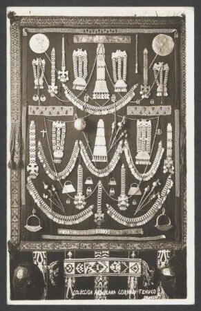 [Anthropologische Fotografien] Indianerstämme: Schmuck