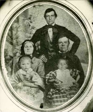 Familienbild. Portrait. mit Rahmen, oval