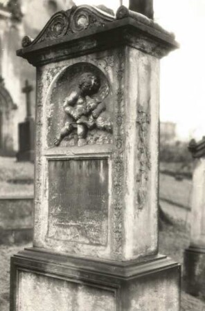 Dresden-Plauen. Auferstehungskirche. Alter Friedhof, Nordteil (Innerer Plauenscher Friedhof). Klassizistischer Grabstein