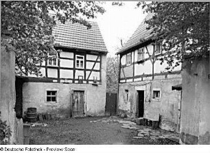 Klipphausen-Scharfenberg (ehem. Naustadt 38). Wohnstallhäuser eines Bauernhofes (1. H. 19. Jh.)