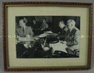 Foto einer Sitzung des Politbüros der SED, vom Schreibtisch Wilhelm Piecks
