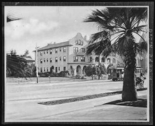 Pasadena. Hotel Guinaldo mit Straßenbahn, Pasadena, Cal.