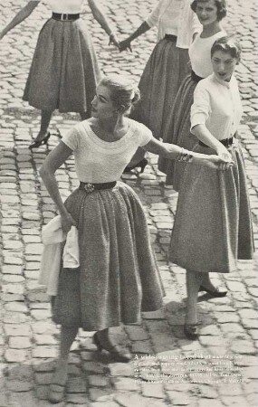 Modeaufnahme, Modelle Margie Cato und Alice Bruno (Mademoiselle)