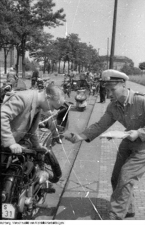 Dresden. Volkspolizei: Ausstellung Staatssicherheit - Verkehrskontrollen, 1958/60