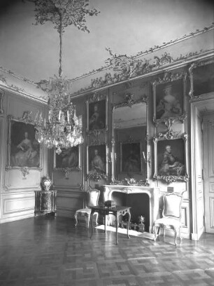 2. Vorzimmer & Ahnengalerie