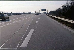 Einfahrt in Nebenfahrbahn West (Heidelberg Richtung Karlsruhe) von Hauptfahrbahn West (Heidelberg Richtung Karlsruhe)