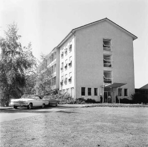 Bad Krozingen: Sanatorium Theresienbad; Außenansicht mit Markisen