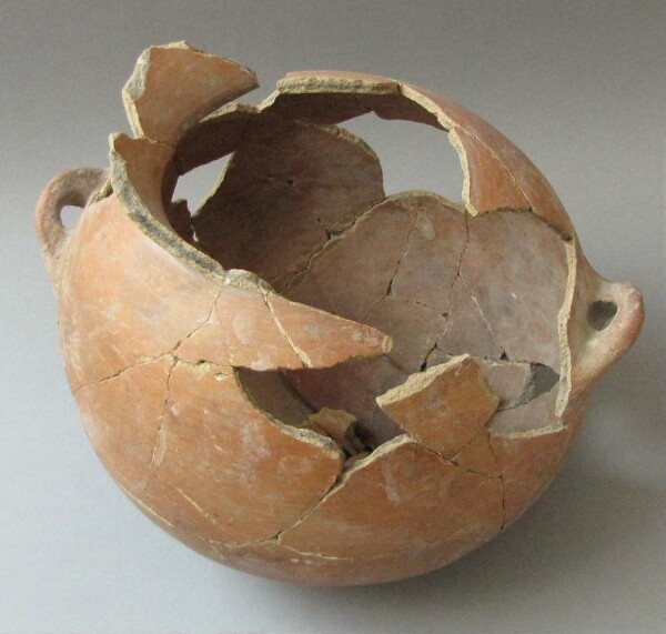 Vase en terre cuite (fragmenté)