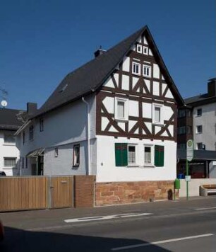 Heuchelheim, Gießener Straße 18