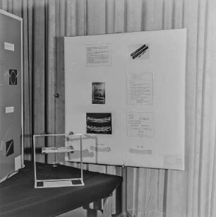 Ausstellungstafeln und Modelle