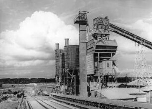 Bau der Wehranlage Geesthacht/Elbe