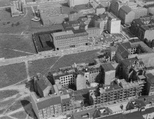 Luftaufnahme, Blick von Süden in die Hedemannstraße und Puttkamerstraße. Berlin-Kreuzberg, Hedemannstraße, Puttkamerstraße