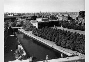 Blick über den Lustgarten auf das Alte Museum