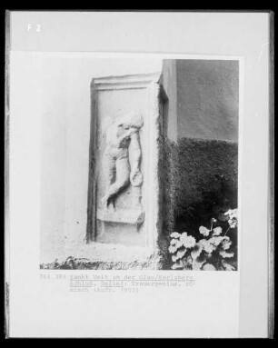 Römisches Relief einer trauernden Genii