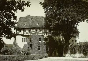 Schloss Rauenstein. Ansicht von Südwesten mit Burglinde