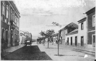 Blick auf die Rua Sa da Bandeira in Praia : Ansichtskarte mit Blick auf die Rua Sa da Bandeira in Praia auf der kapverdischen Insel Santiago.