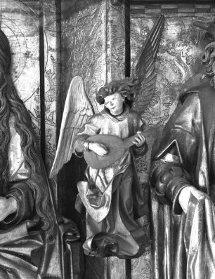 Altarschrein mit thronender Madonna, flankiert von den heiligen Cyriakus und Pancratius — Schwebender musizierender Engel (Detail)